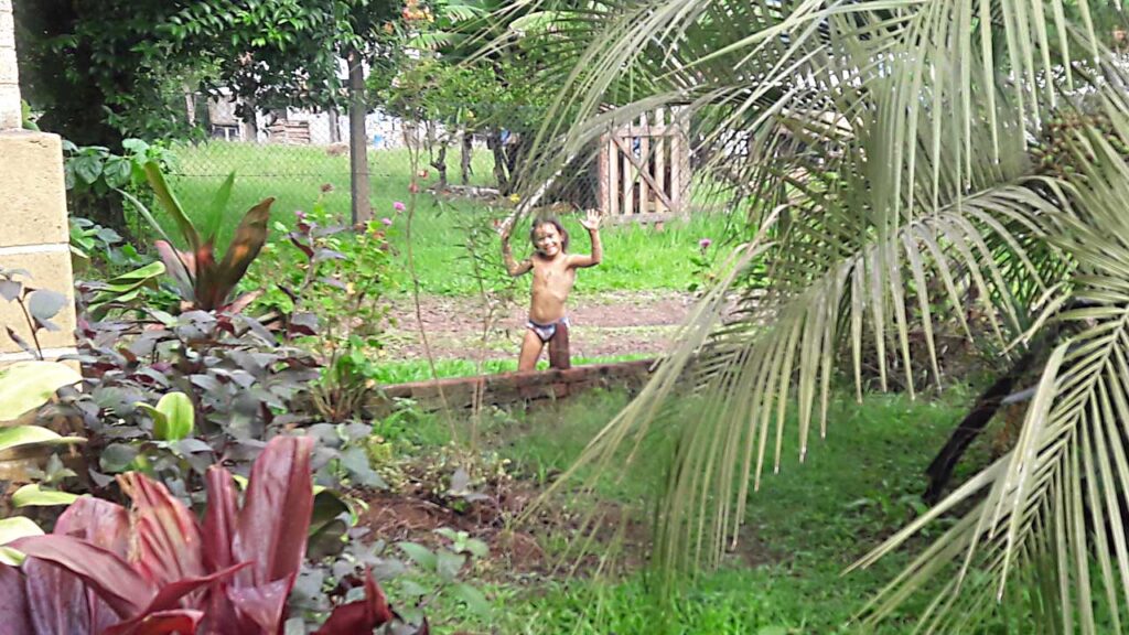 Brincando-na-chuva-03-17022016-Nit-64,5,5-1280x720